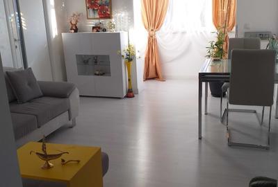 Apartament cu 3 camere semidecomandat în Central