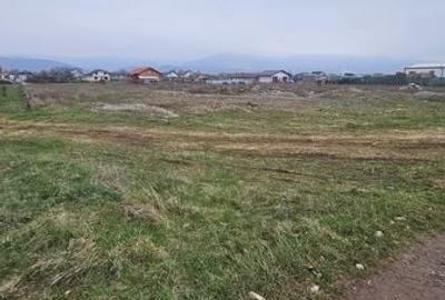 Teren de 4475 mp, în Dumbrava