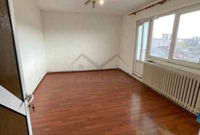 Apartament cu 3 camere decomandat în Podu Roș - 1