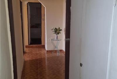 Apartament cu 3 camere decomandat în Libertății