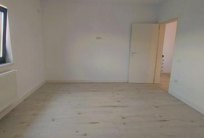 Casă individuală cu 5 camere cu Canalizare în Periferie - 42
