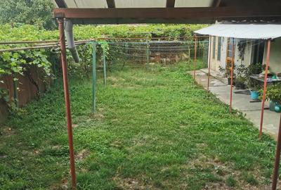 Casă cu 4 camere cu Teren 2200 Mp în Central - 2