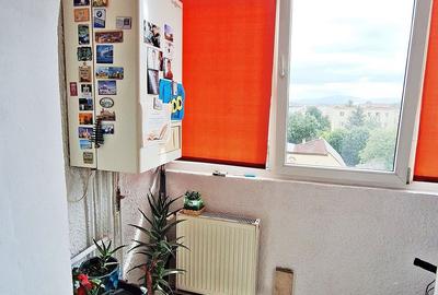 Apartament cu 2 camere decomandat în Florilor