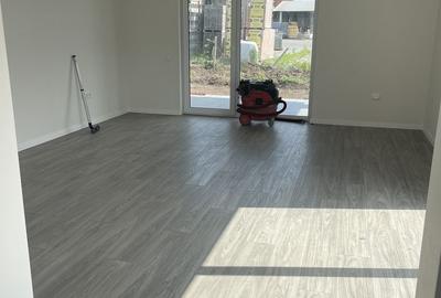 Casă cu 3 camere cu Teren 6.5 Mp în Central - 1