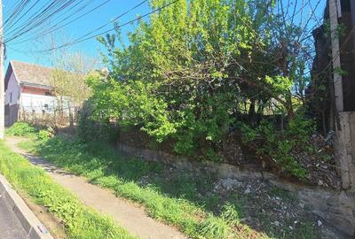 Teren de 1380 mp, în Central