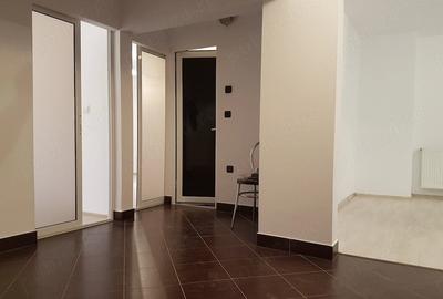 Apartament cu 3 camere decomandat în Exterior Vest