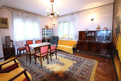 Casă cu Teren 390 Mp în Central - 2
