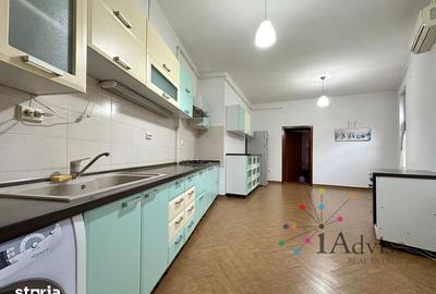 Apartament cu 4 camere semidecomandat în Centrul Istoric