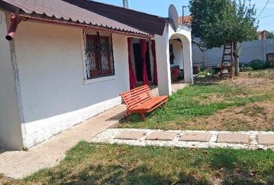 Casă individuală cu 3 camere cu Garaj în 1 Mai