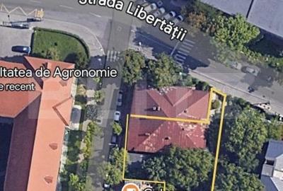 Casă individuală cu 20 camere cu Canalizare în Central