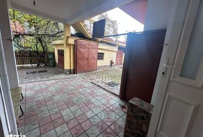 Apartament cu 3 camere în Florilor