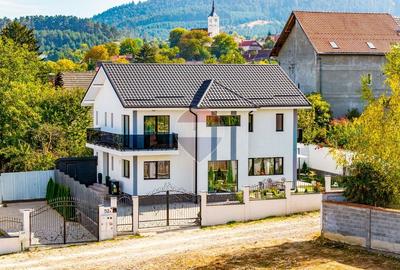 Casă individuală cu 5 camere cu Teren 400 Mp în Bunloc
