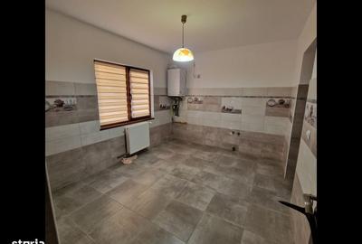 Casă cu 4 camere cu Teren 2676 Mp în Central - 6