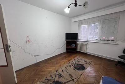 Apartament cu 3 camere decomandat în Minerul - 2