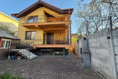 Casă individuală cu 4 camere cu Canalizare în Central