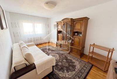 Apartament cu 3 camere decomandat în Astra