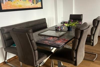 Apartament cu 3 camere decomandat, mobilat în Capitale