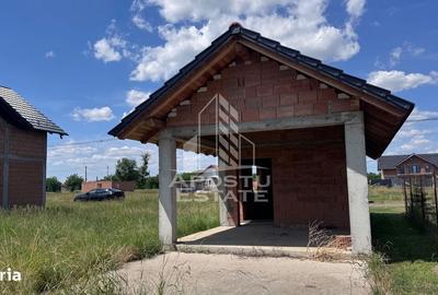 Casă cu 4 camere în Dumbrăvița