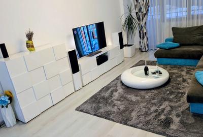 Apartament cu 4 camere decomandat, mobilat în Tractorul