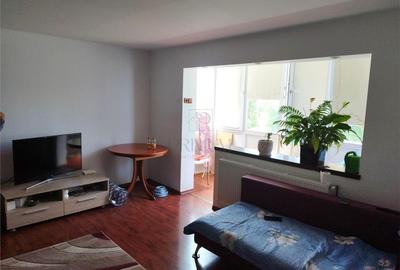 Apartament cu 3 camere semidecomandat în Șagului