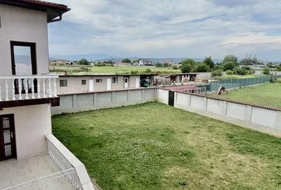 Casă cu 4 camere în Stupărei