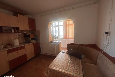 Apartament cu 3 camere decomandat în Exterior Vest