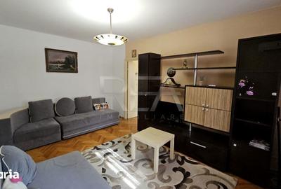 Apartament cu 3 camere semidecomandat, mobilat în Pajura