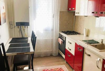 Apartament cu 3 camere semidecomandat în Central