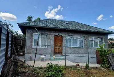 Casă cu 3 camere în Golfin