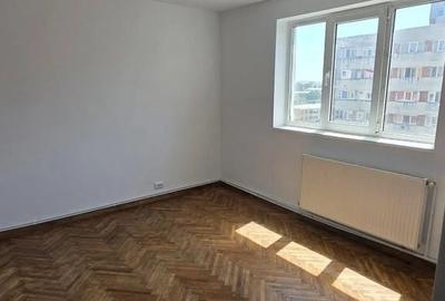 Apartament cu 3 camere decomandat în Craiovița Nouă
