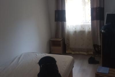 Apartament cu 3 camere decomandat în Ceardac