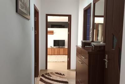 Apartament cu 2 camere decomandat, mobilat în Tei