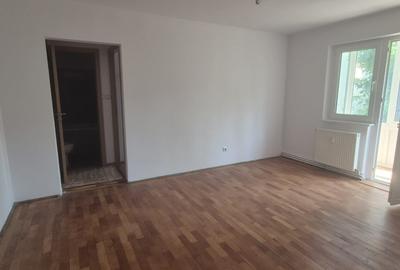 Apartament cu 2 camere semidecomandat în Centrul Civic