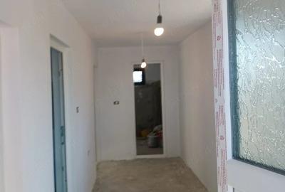 Casă cu Teren 385 Mp în Pecineaga - 2