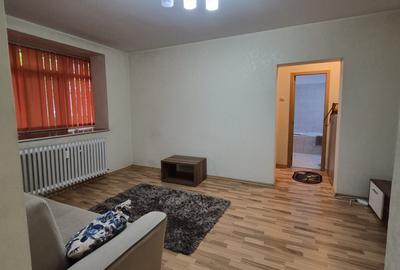 Apartament cu 2 camere semidecomandat în Calea București