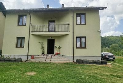 Casă cu Teren 5700 Mp în Leordina - 2