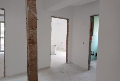 Casă individuală cu 8 camere cu Canalizare în Fundeni - 12