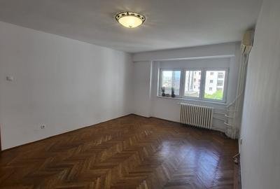 Apartament cu 4 camere decomandat, mobilat în 1 Mai