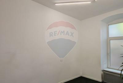 Casă cu 5 camere cu Teren 300 Mp în Central - 11