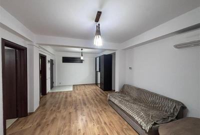 Apartament cu 3 camere semidecomandat în Berceni