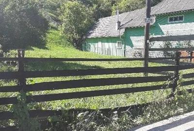 Teren de 1460 mp, în Central - 4