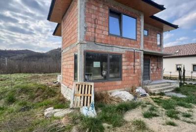 Casă cu 4 camere cu Teren 1900 Mp în Tăuții-Măgherăuș