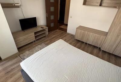 Garsonieră decomandată, mobilată în Metalurgiei