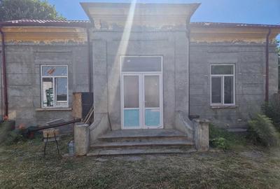 Casă cu 2 camere cu Teren 850 Mp în Central - 2