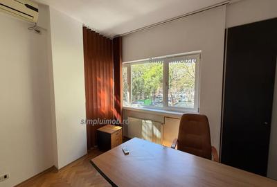Apartament cu 2 camere semidecomandat, mobilat în Armeneasca