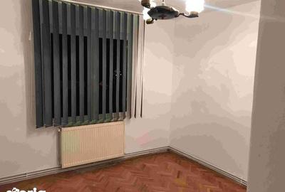Apartament cu 4 camere decomandat în Central - 2