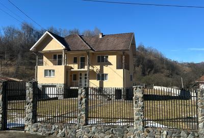 Casă cu 4 camere în Cimpa - 1