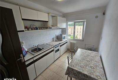 Apartament cu 3 camere semidecomandat în Central