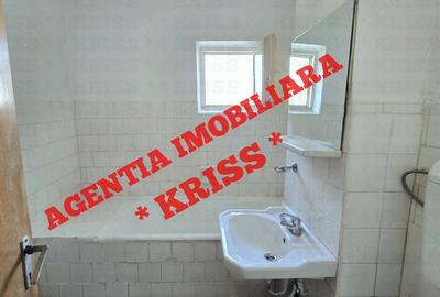 Apartament cu 3 camere decomandat în Găvana - 2