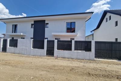 Casă cu 4 camere în Șelimbăr
